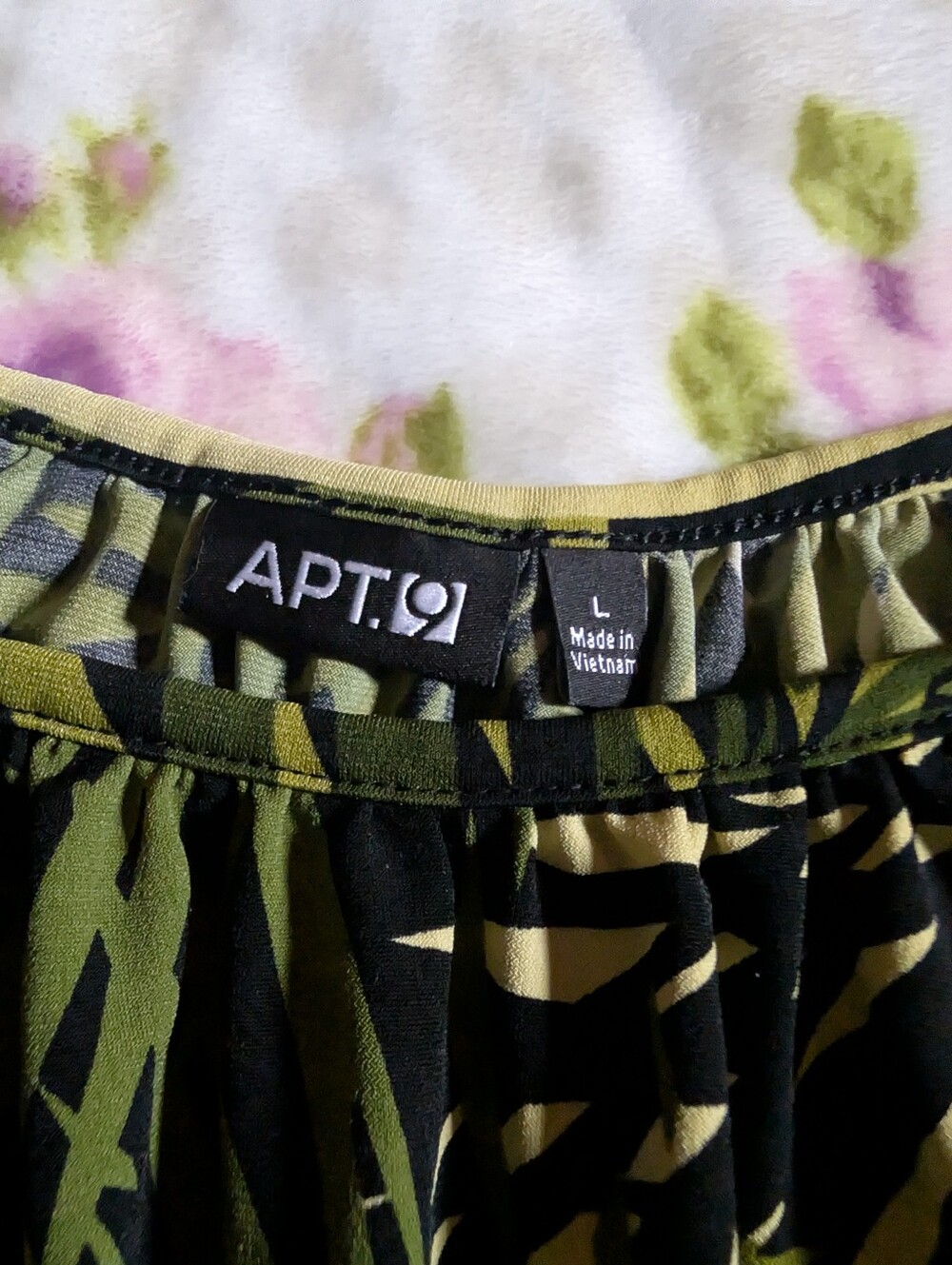 Apt. 9 Black and Green Palm-Print Blouse - Picture 2 of 2